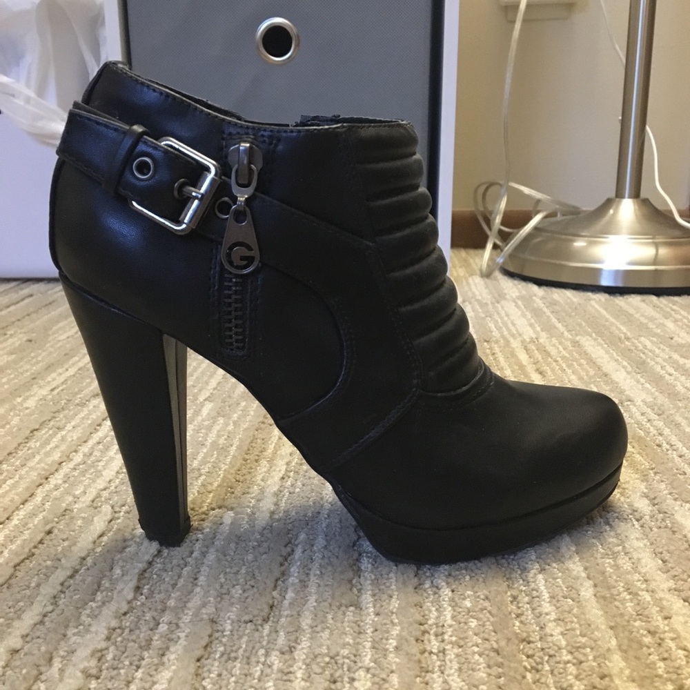 Black Guess ankle boots